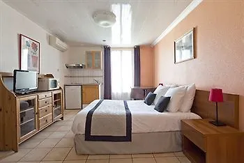 Ajoupa Otel 2*