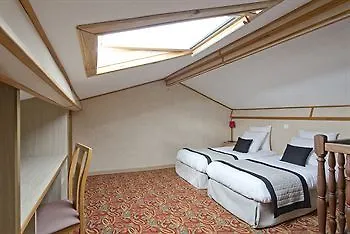 Otel Ajoupa