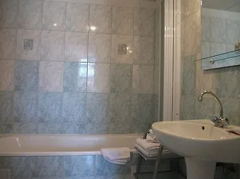 Ajoupa Otel