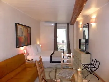 Ajoupa Otel 2*